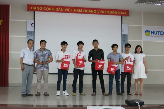 Nhiều kiến thức chuyên ngành bổ ích được chuyên gia Holcim Việt Nam chia sẻ cùng sinh viên HUTECH 76