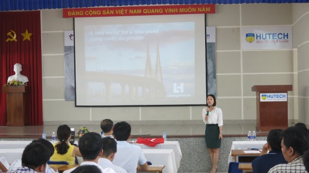 Nhiều kiến thức chuyên ngành bổ ích được chuyên gia Holcim Việt Nam chia sẻ cùng sinh viên HUTECH 23