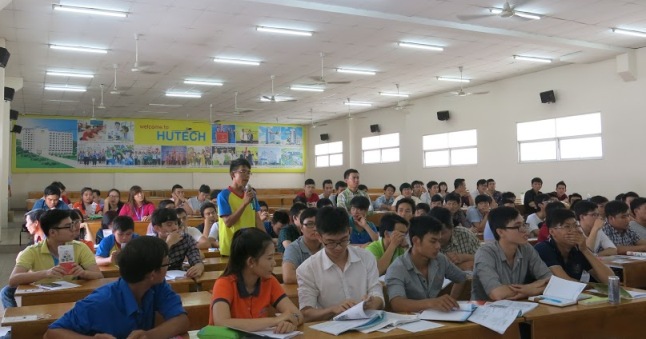 Nhiều kiến thức chuyên ngành bổ ích được chuyên gia Holcim Việt Nam chia sẻ cùng sinh viên HUTECH 36