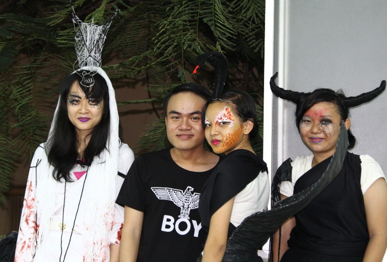 đêm hội sắc màu bí ẩn tại HUTECH