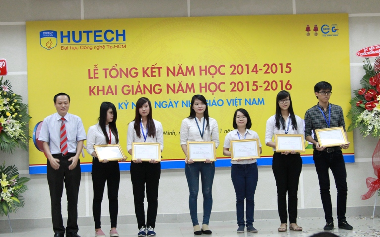 HUTECH tổ chức lễ khai giảng năm học mới và kỷ niệm ngày nhà giáo Việt Nam
