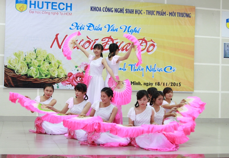 Sôi nổi chuỗi hoạt động chào mừng ngày Nhà giáo Việt Nam tại HUTECH 83