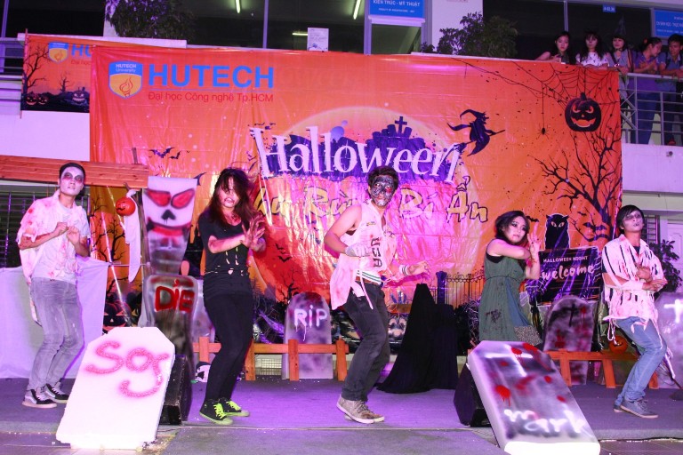 đêm hội sắc màu bí ẩn tại HUTECH