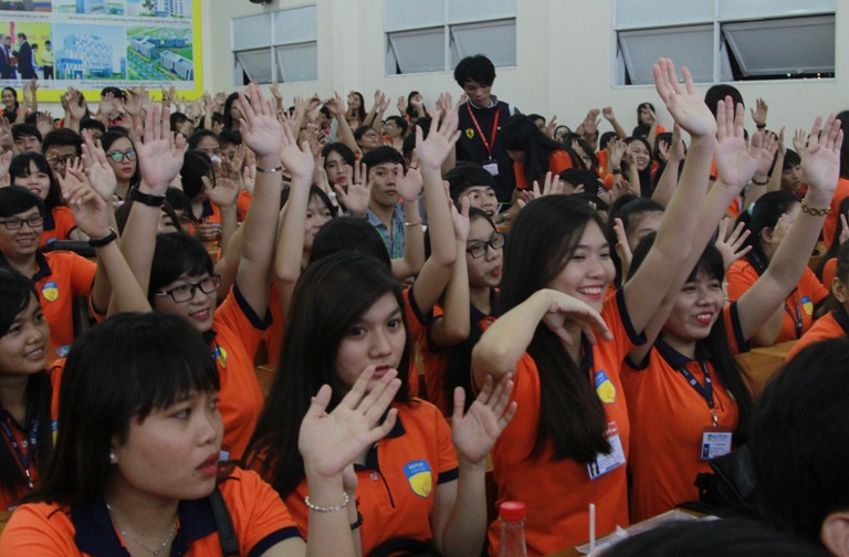 Khoa Luật và Khoa KHXH&NV rộn ràng chào đón tân sinh viên