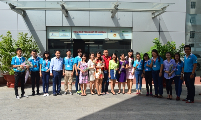 Sôi nổi chuỗi hoạt động chào mừng ngày Nhà giáo Việt Nam tại HUTECH 202