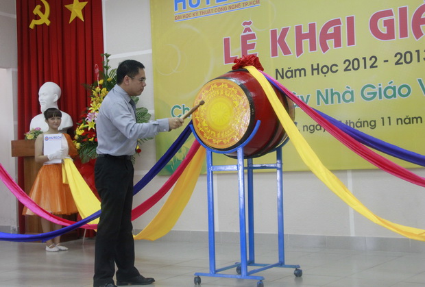 HUTECH celebrates the start of the 2012-2013 academic year and the Vietnamese Teachers' Day (November 20) 8