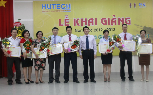 HUTECH celebrates the start of the 2012-2013 academic year and the Vietnamese Teachers' Day (November 20) 40