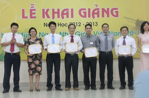 HUTECH celebrates the start of the 2012-2013 academic year and the Vietnamese Teachers' Day (November 20) 30