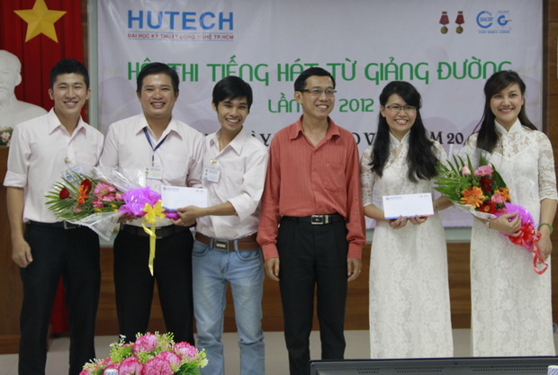 Hào hứng với Hội thi “Tiếng hát từ giảng đường lần 6 - 2012” 44
