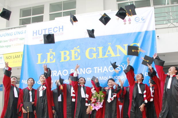 Rộn ràng Lễ tốt nghiệp dành cho các tân thạc sỹ, kỹ sư, cử nhân tại HUTECH  10
