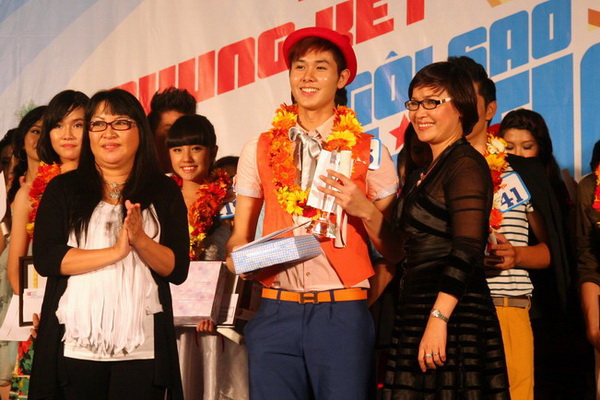 Sinh viên HUTECH đoạt giải nhất cuộc thi “Ngôi sao xì tin 2012” 5