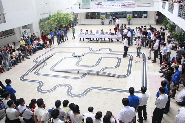Đội đua HUTECH DKST (Lớp 09DCK) vô địch “Đường đua HUTECH 2012” 10