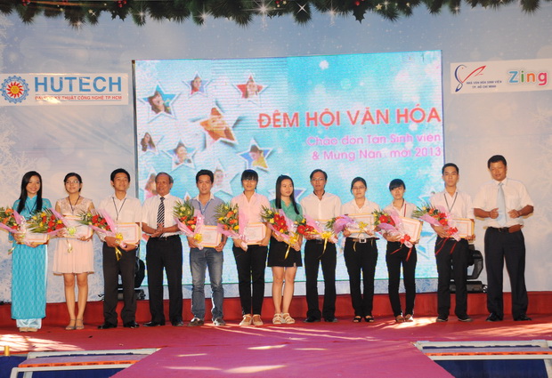 Sôi động Đêm hội văn hóa 2012 tại HUTECH 79