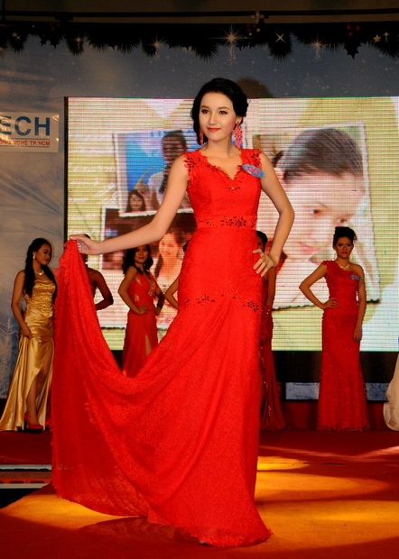Sôi động Đêm hội văn hóa 2012 tại HUTECH 19