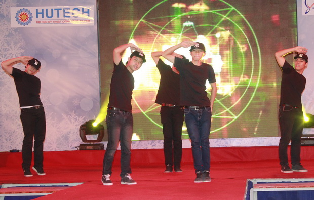 Sôi động Đêm hội văn hóa 2012 tại HUTECH 5