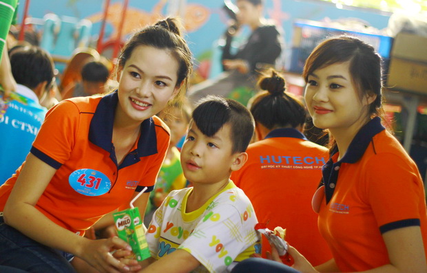 20 thí sinh xuất sắc nhất của Miss HUTECH 2012 đã chính thức lộ diện 22