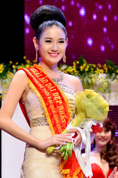 Sinh viên HUTECH đoạt giải thí sinh mặc trang phục Áo dài đẹp nhất tại “Người đẹp Phụ nữ Thời đại qu 24