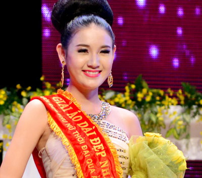 Sinh viên HUTECH đoạt giải thí sinh mặc trang phục Áo dài đẹp nhất tại “Người đẹp Phụ nữ Thời đại qu 3