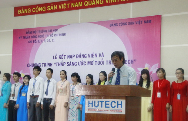 HUTECH tổ chức kết nạp Đảng cho 20 quần chúng ưu tú và trao học bổng cho sinh viên 4