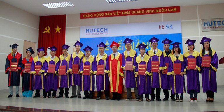 Hơn 300 tân kỹ sư, cử nhân HUTECH vinh dự nhận bằng Tốt nghiệp  15
