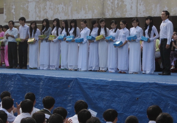Học sinh THPT các tỉnh An Giang, Đồng Tháp hào hứng với thông tin tuyển sinh từ HUTECH 10