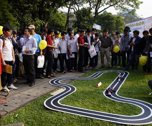 Bổ ích với Ngày hội Tư vấn Tuyển sinh – Hướng nghiệp 2013 cùng HUTECH 24