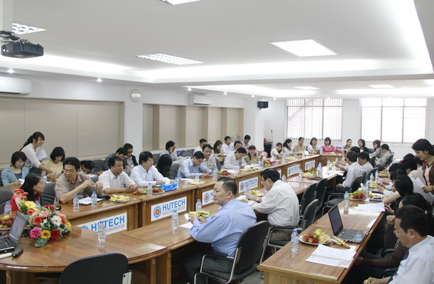 Khoa Quản trị kinh doanh họp mặt giảng viên chuẩn bị cho HK2 (năm học 2012 – 2013) 4