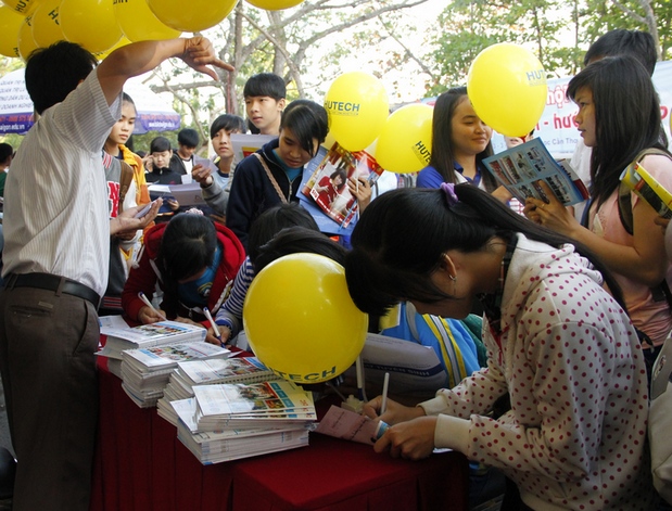 Sôi nổi, bổ ích với Ngày hội Tư vấn tuyển sinh - hướng nghiệp 2013 tại Cần Thơ 21