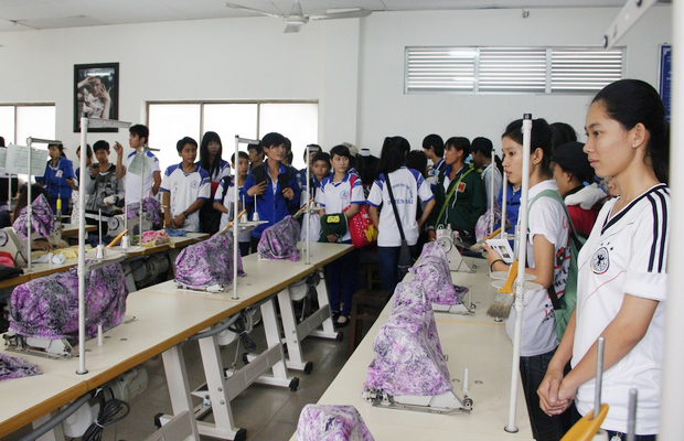 Học sinh Trường THPT Duyên Hải (Trà Vinh) hào hứng tham quan HUTECH 25