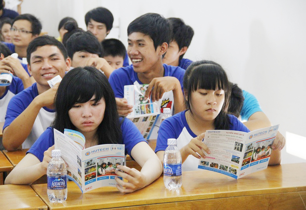 Học sinh trường THPT Lê Quý Đôn (Tây Ninh) thăm quan HUTECH 5