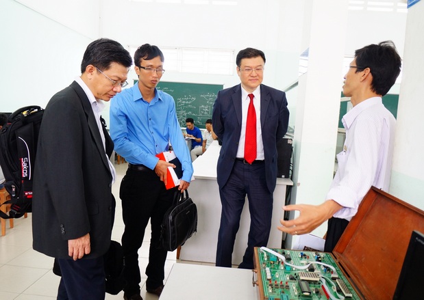 American Corporation Texas Instruments (TI) visited and worked in HUTECH 35