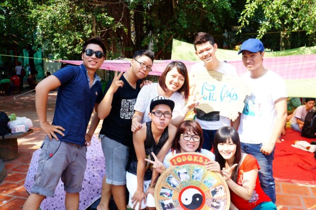 Tưng bừng khai mạc Hội trại "Tiếp lửa HUTECH 2013"  48