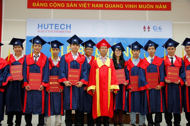HUTECH trao bằng tốt nghiệp cho 240 tân kỹ sư ngành Công nghệ thông tin 4