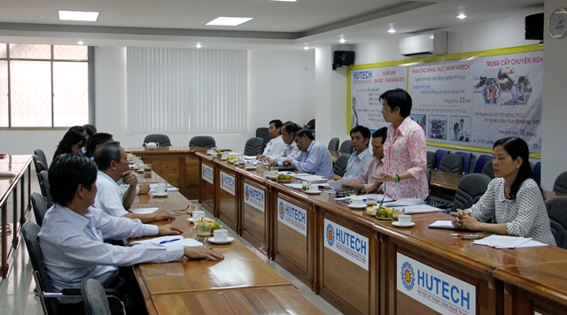 HUTECH tiếp Đoàn kiểm tra Thành ủy đến kiểm tra Đảng bộ trong sạch, vững mạnh tiêu biểu 3 năm liền 5