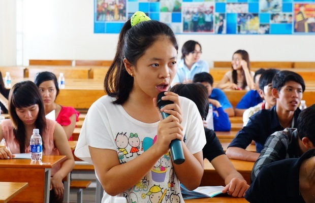 120 học sinh Trường THPT Long Hữu đến tham quan HUTECH 16
