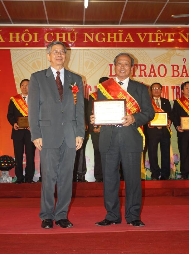 Thầy Kiều Tuân - Gương mặt trí thức tiêu biểu năm 2012 56