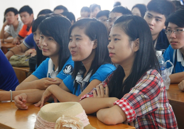 Hội thảo tư vấn giáo dục giới tính – sức khỏe sinh sản dành cho sinh viên HUTECH 14