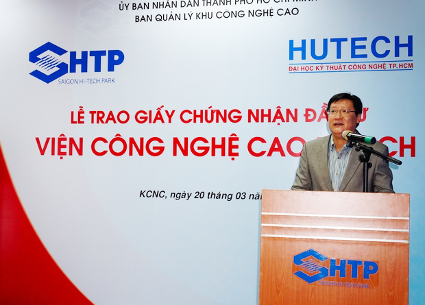 HUTECH nhận giấy Chứng nhận đầu tư Viện Công nghệ cao HUTECH 26