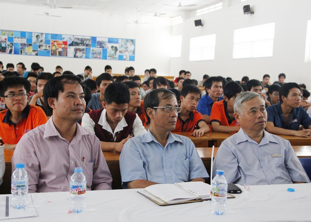 Công ty Thép Vina Kyoei tổ chức Hội thảo “Tổng quan ngành thép” tại HUTECH 18