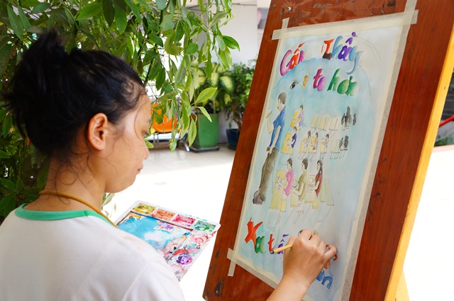 Thỏa sức sáng tạo với cuộc thi vẽ tranh cổ động “Văn minh học đường” của sinh viên HUTECH 20