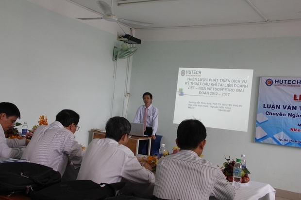 Lễ bảo vệ luận văn Thạc sỹ chuyên ngành Quản trị kinh doanh khoá 2010, 2011 5