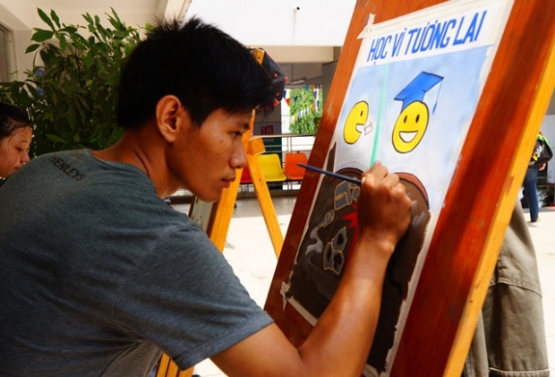 Gần 14.000 hồ sơ đăng ký dự thi ĐH, CĐ vào HUTECH năm 2013 12