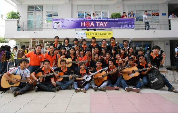 Gần 14.000 hồ sơ đăng ký dự thi ĐH, CĐ vào HUTECH năm 2013 24