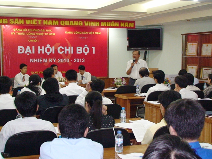 Chi bộ đầu tiên của Đảng bộ HUTECH tổ chức thành công đại hội 15