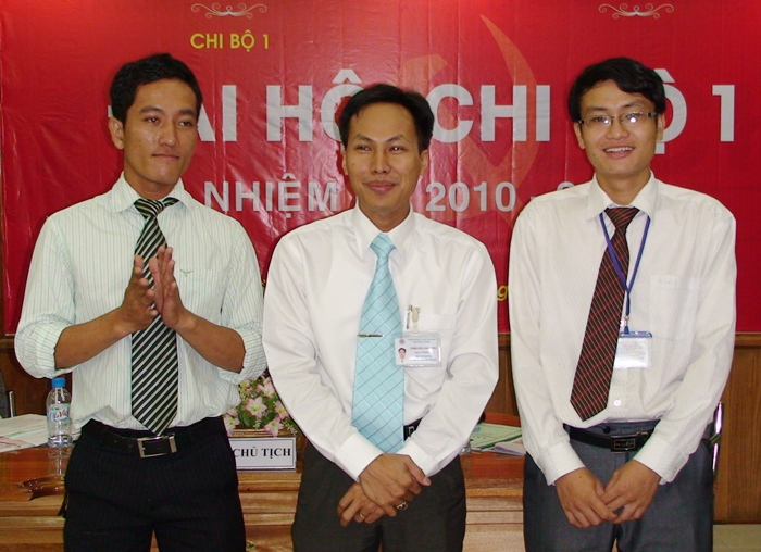 Chi bộ đầu tiên của Đảng bộ HUTECH tổ chức thành công đại hội 21