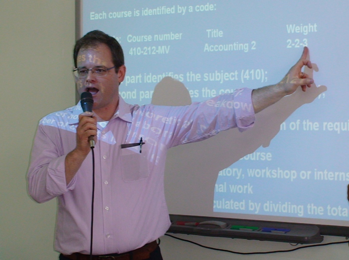 Nghe báo cáo chuyên đề “đổi mới phương pháp giảng dạy ĐH” với chuyên gia nước ngoài 14