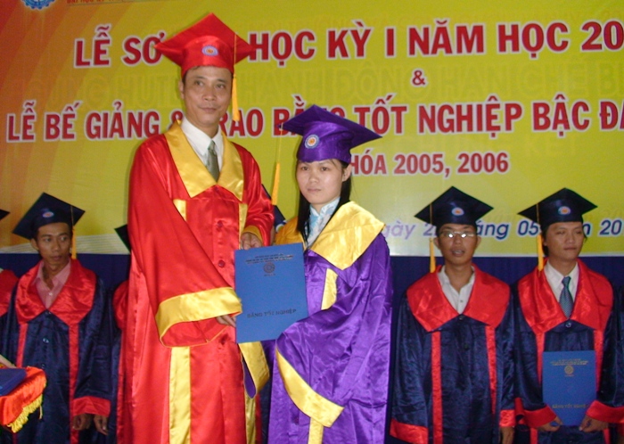 HUTECH tổ chức Lễ sơ kết kỳ I và trao bằng tốt nghiệp 26