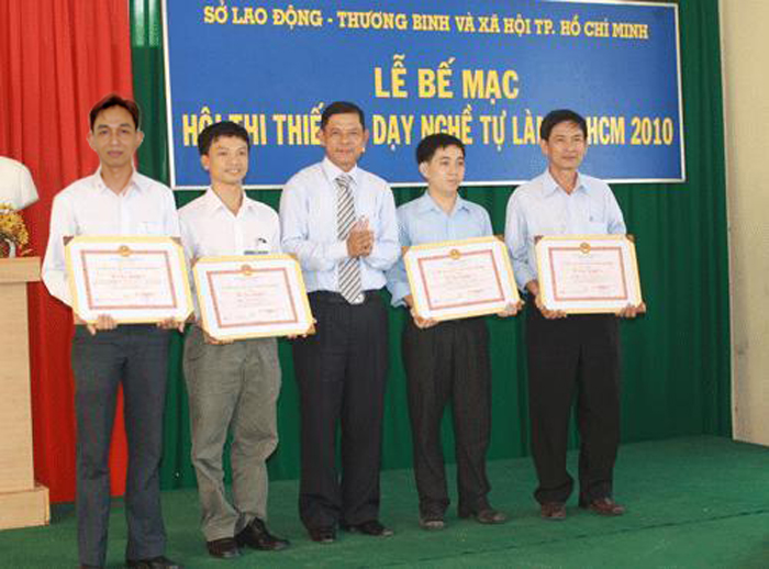 Trung tâm Dạy nghề KTC giành giải Ba trong Hội thi “thiết bị dạy nghề tự làm TP.HCM 2010” 8