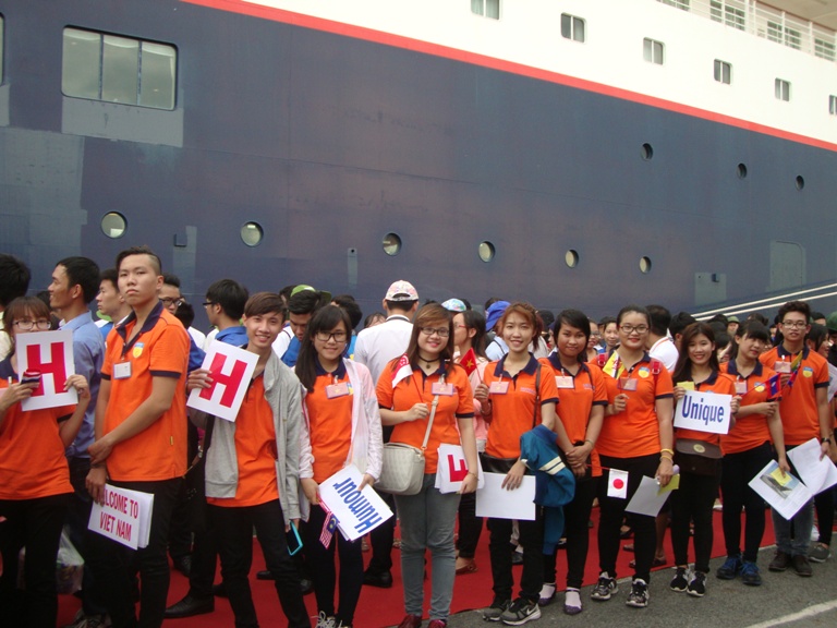 sinh viên HUTECH tham gia giao lưu cùng tàu Thanh Niên Đông Nam Á
