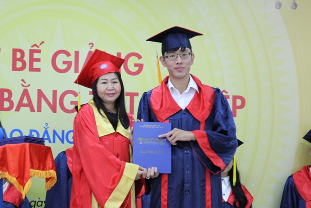 HUTECH tổ chức Lễ tốt nghiệp cho sinh viên Cao đẳng thực hành khóa 2012 91